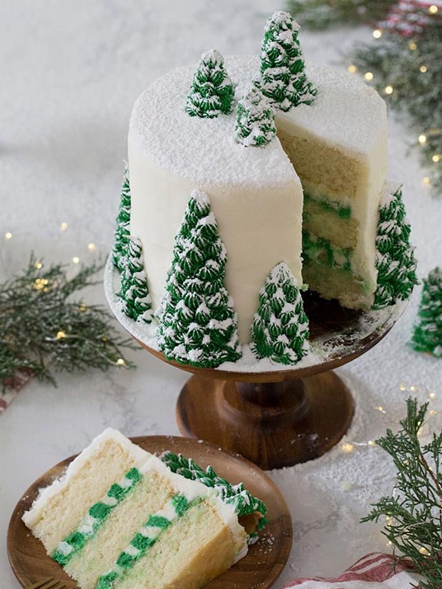 A Taste of Christmas Tradition: Classic Christmas Cake